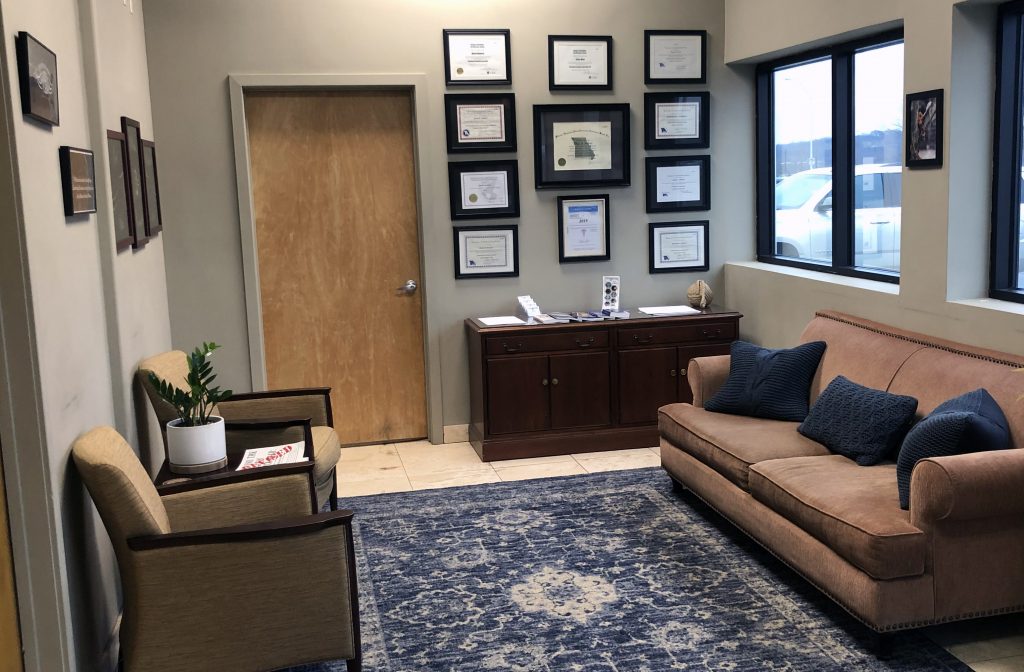 Comfortable waiting room at Crossroads Program Missouri with seating and calming environment for addiction treatment, recovery support, and client care